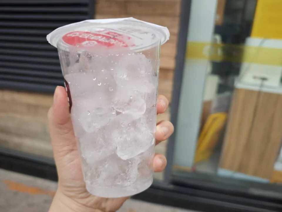創(chuàng)新自動(dòng)化冰杯生產(chǎn)線——飲品行業(yè)的革命性變革，開(kāi)啟智能生產(chǎn)新時(shí)代